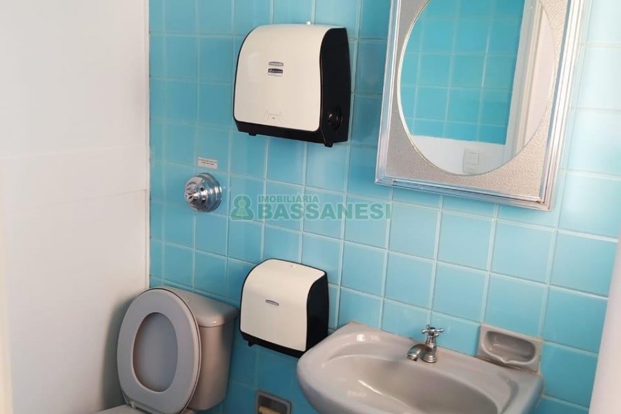 Sala com 80m², no bairro Centro em Caxias do Sul para Alugar ou Comprar