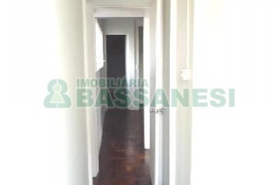 Sala com 80m², no bairro Centro em Caxias do Sul para Alugar ou Comprar