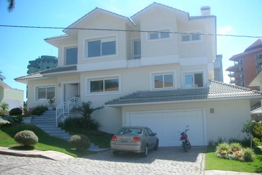 Casa com 400m², 3 dormitórios, 3 vagas, no bairro Jardim América em Caxias do Sul para Comprar