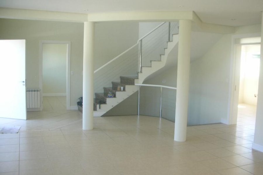 Casa com 400m², 3 dormitórios, 3 vagas, no bairro Jardim América em Caxias do Sul para Comprar