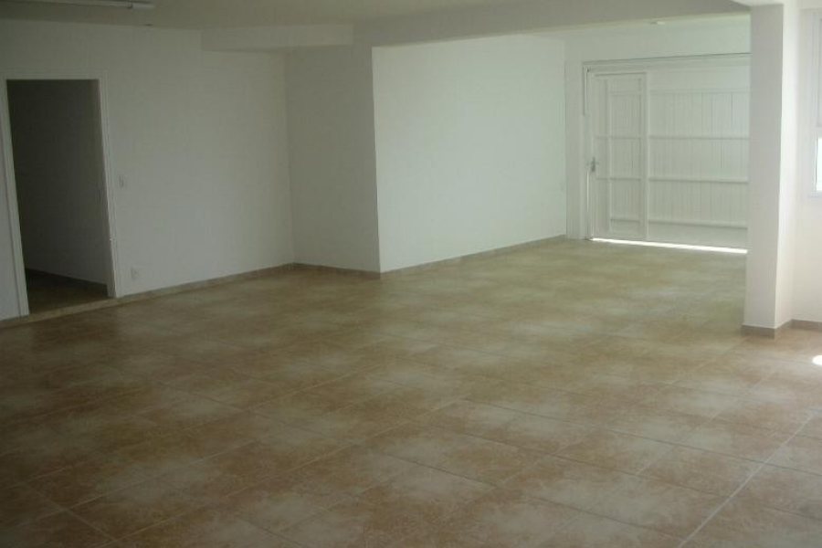 Casa com 400m², 3 dormitórios, 3 vagas, no bairro Jardim América em Caxias do Sul para Comprar