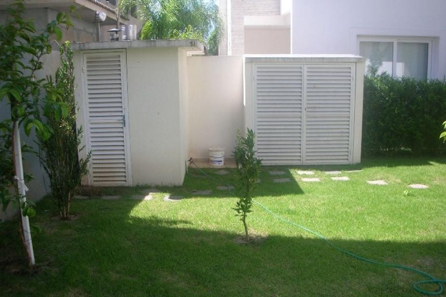 Casa com 400m², 3 dormitórios, 3 vagas, no bairro Jardim América em Caxias do Sul para Comprar