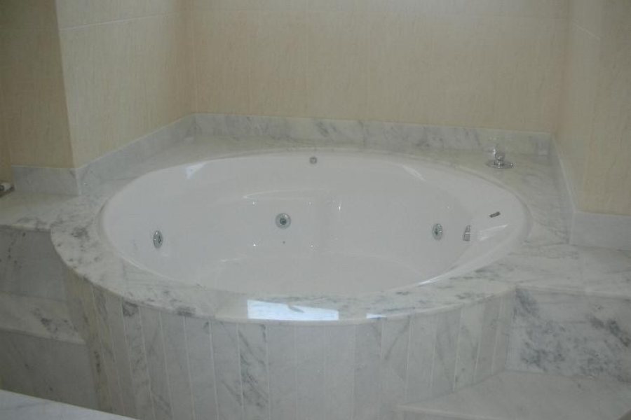 Casa com 400m², 3 dormitórios, 3 vagas, no bairro Jardim América em Caxias do Sul para Comprar