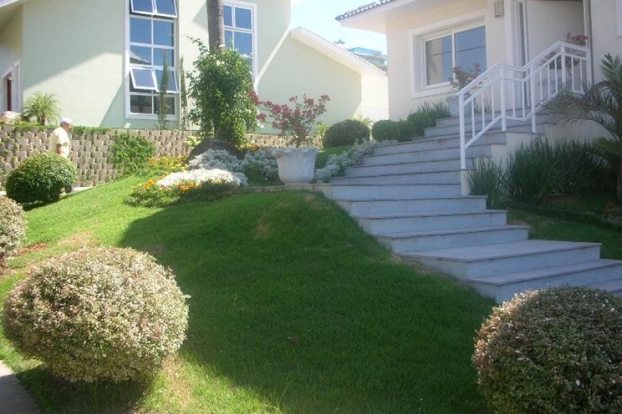 Casa com 400m², 3 dormitórios, 3 vagas, no bairro Jardim América em Caxias do Sul para Comprar