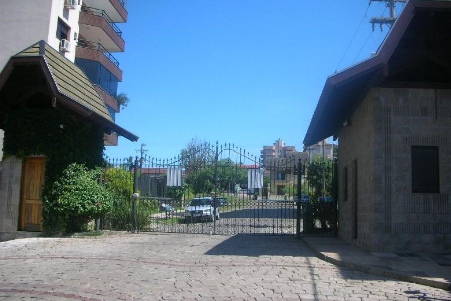 Casa com 400m², 3 dormitórios, 3 vagas, no bairro Jardim América em Caxias do Sul para Comprar