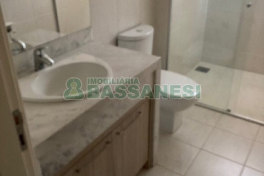 Casa com 400m², 3 dormitórios, 3 vagas, no bairro Jardim América em Caxias do Sul para Comprar