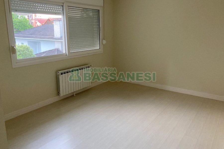 Casa com 400m², 3 dormitórios, 3 vagas, no bairro Jardim América em Caxias do Sul para Comprar