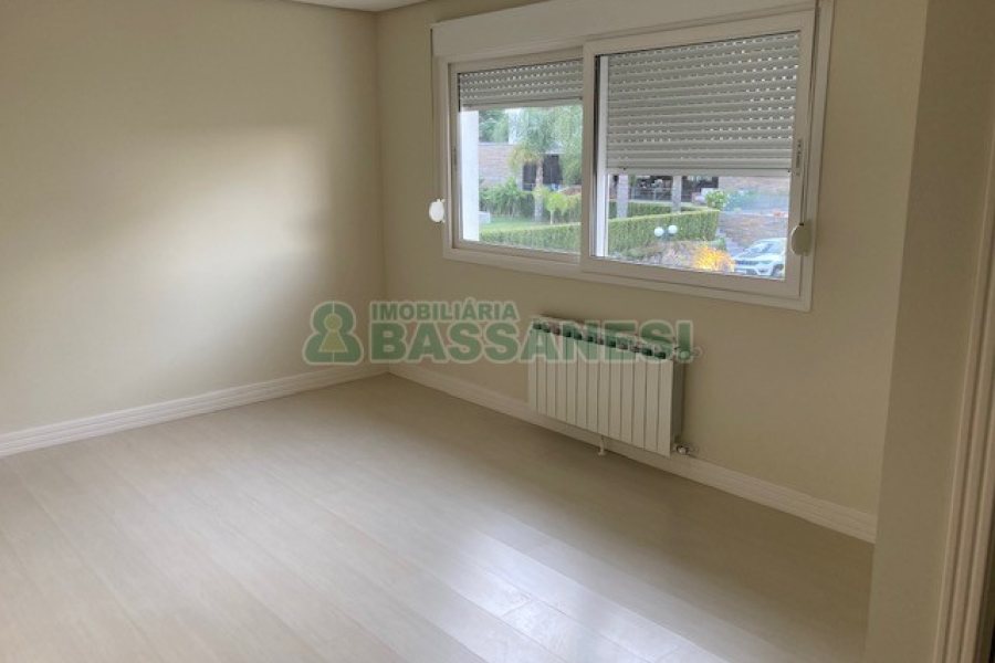 Casa com 400m², 3 dormitórios, 3 vagas, no bairro Jardim América em Caxias do Sul para Comprar
