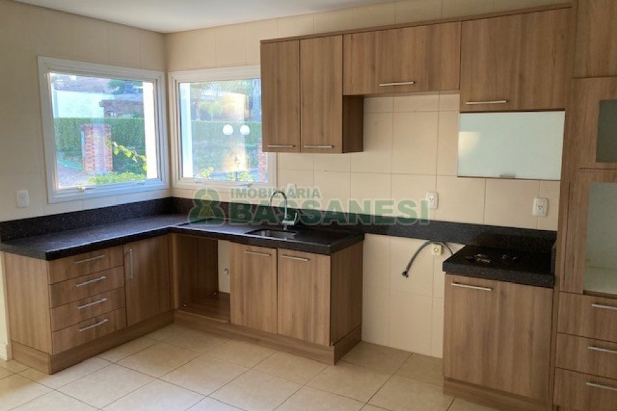 Casa com 400m², 3 dormitórios, 3 vagas, no bairro Jardim América em Caxias do Sul para Comprar